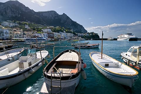 O porto de Capri