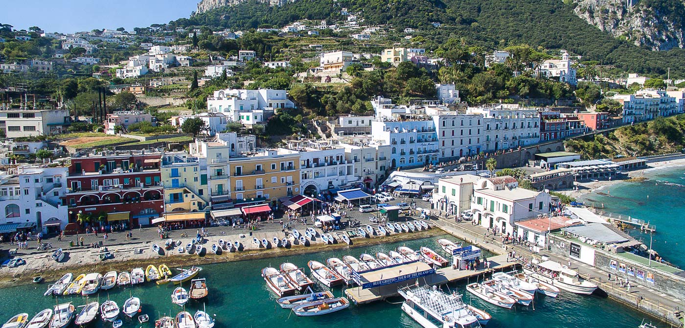 O porto de Capri